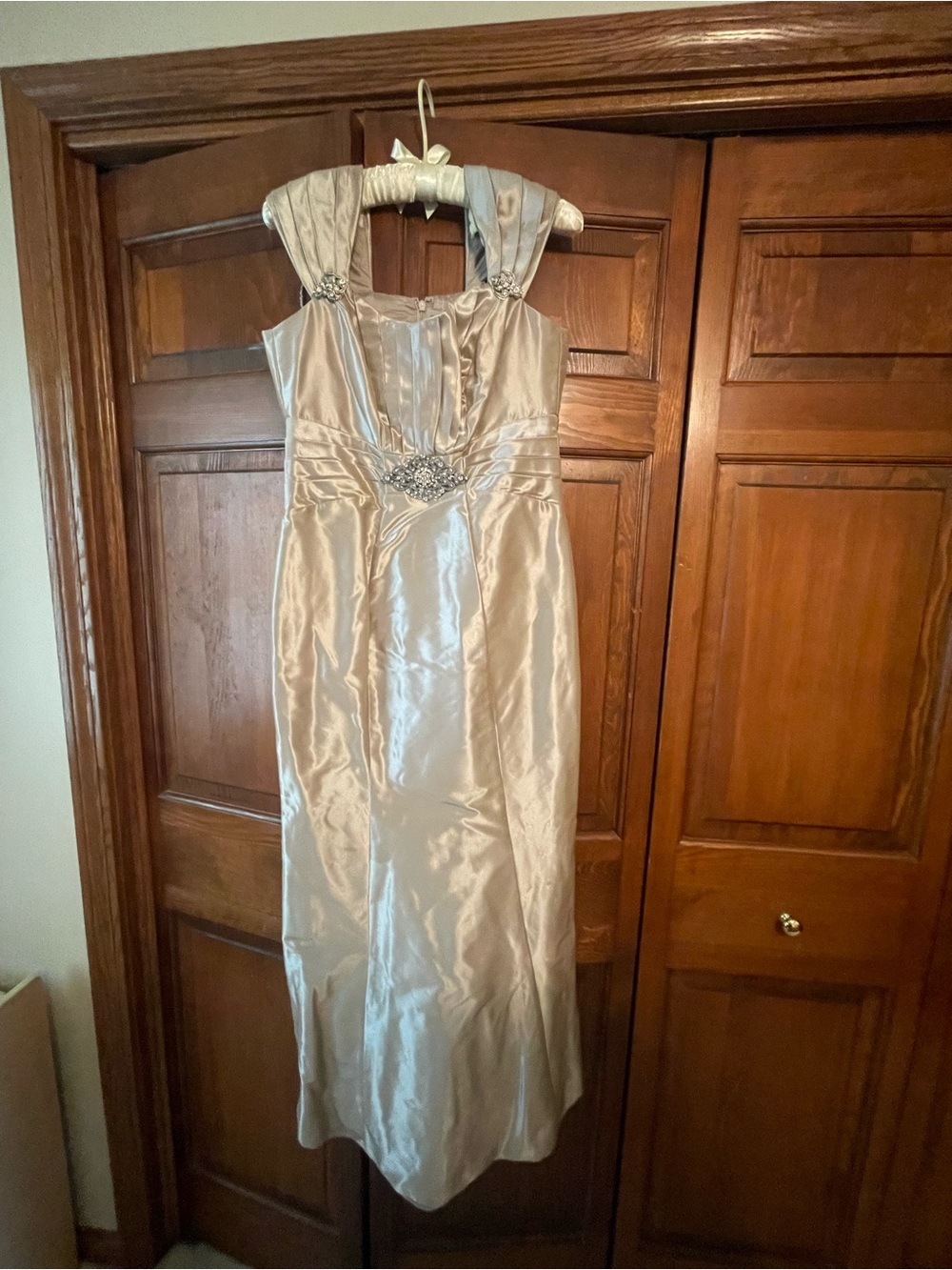 Badgley Mischka Champagne Mother of the Bride Gown Size 8